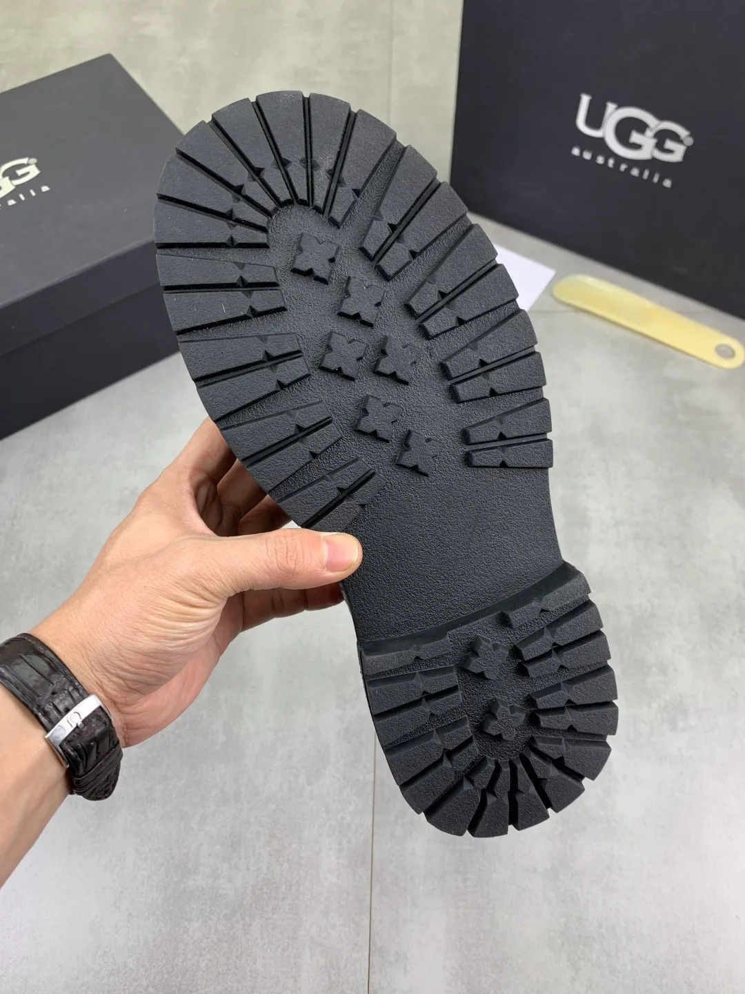 Men's men's shoes 💰P660 New arrival 🆕🆕🆕 IUGGI Men's British retro Martin boots Winter new men's outdoor hiking boots First layer of cowhide on the outside and wool on the inside Comfortable and warm Rubber sole sole Non-slip and firm Trendy and fashionable Casual and versatile Size: 38-44 (45 customized) Color: three colors
